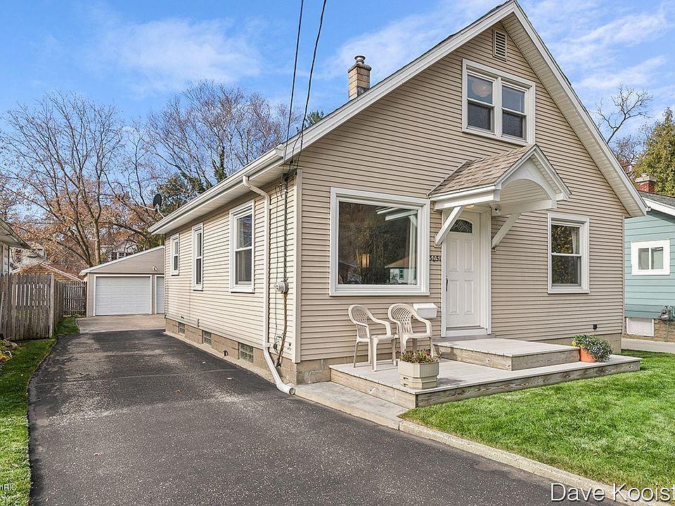 1st image of 3051 Effie Pl NE