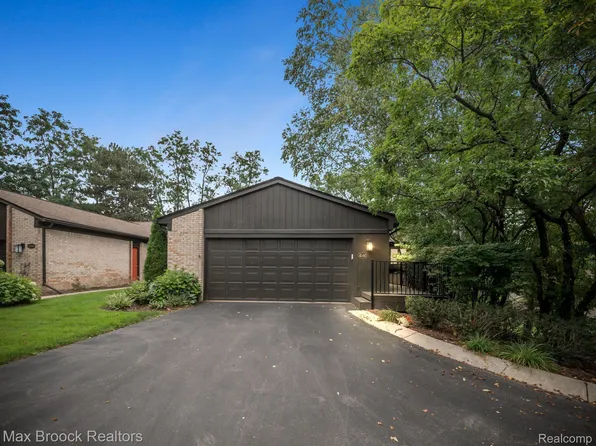 4140 Wabeek Lake Dr S, Bloomfield Hills, MI 48302