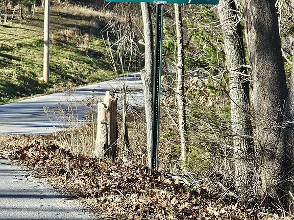 4th image of 735 Indian Valley Rd