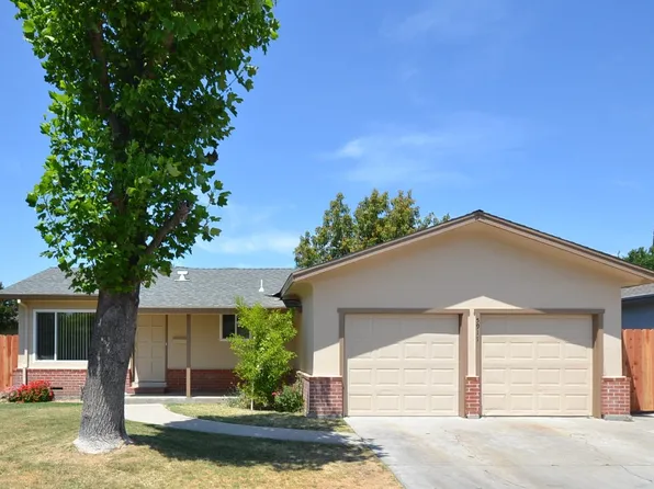 5911 E Mohican Dr, Manteca, CA 95336