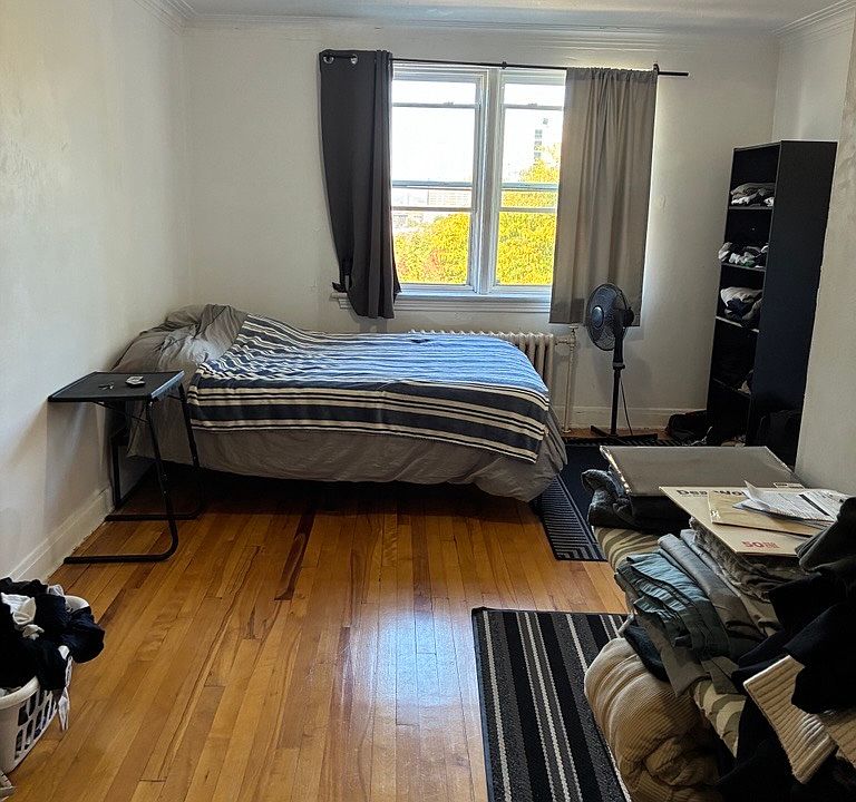 1st image of 600 Laurier Ave W #18