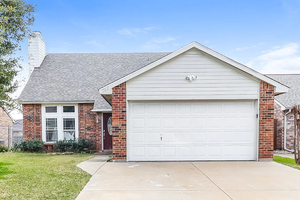4 bed, 2.0 bath, 1876 sqft, $2,790 — Photo 1