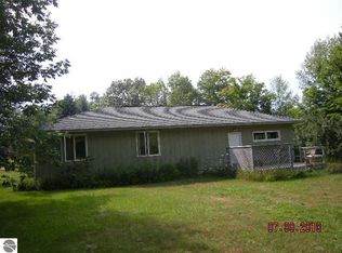 4515 E Duck Lake Rd, Lake Leelanau, MI 49653
