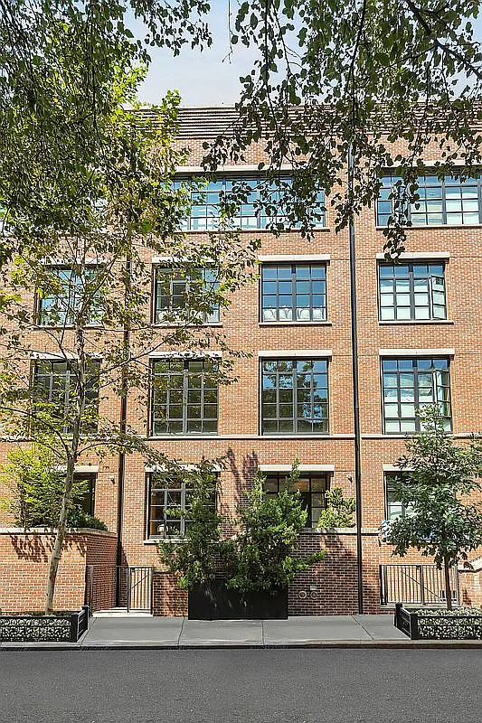 30 Sullivan St photo 1