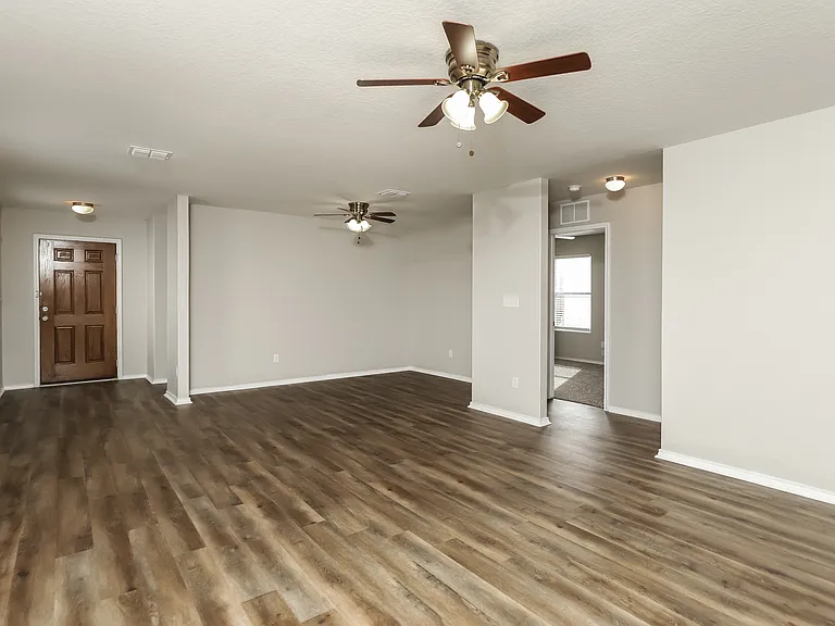 485 Auburn Park — Photo 3