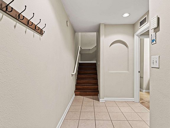 4th image of 2300 Timber Oaks Ln #1
