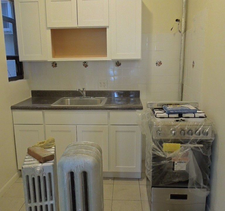 1st image of 660 Washington Ave APT 2R