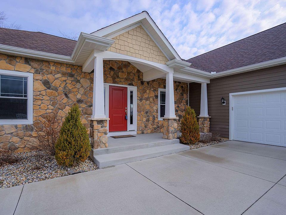 1st image of 2605 Running Deer Dr