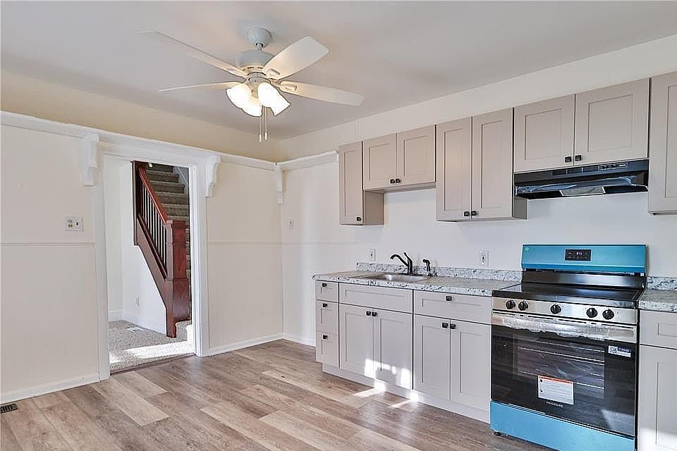 1st image of 1005 Railroad St APT 1
