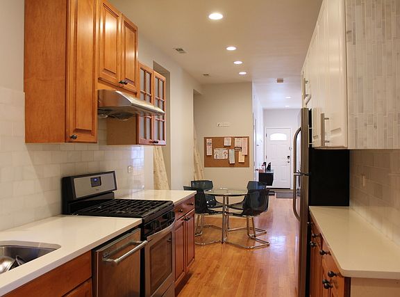 3rd image of 3232 S Emerald Ave #2