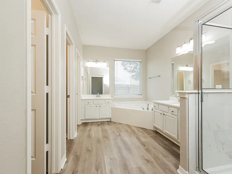 214 Crosby Village Dr — Photo 13