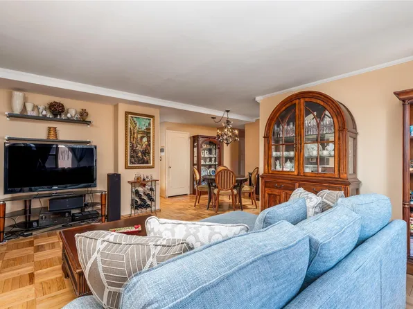 21-66 33rd Road #9A, Astoria, NY 11106
