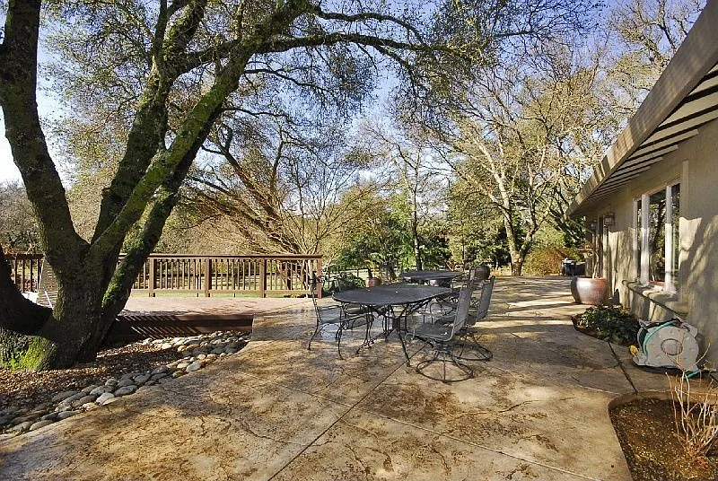 1247 Twin Cts photo 1