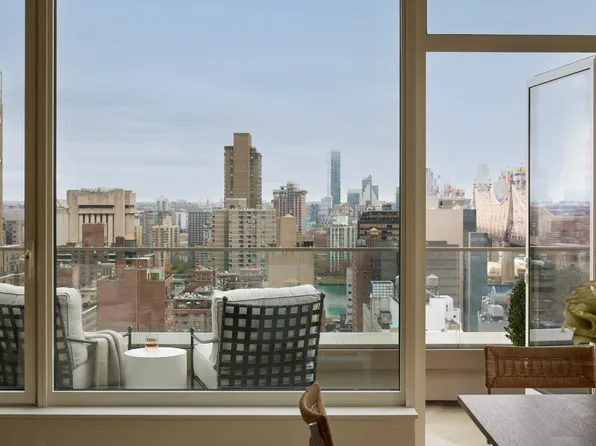 249 East 62nd Street 24B image 3 of 17