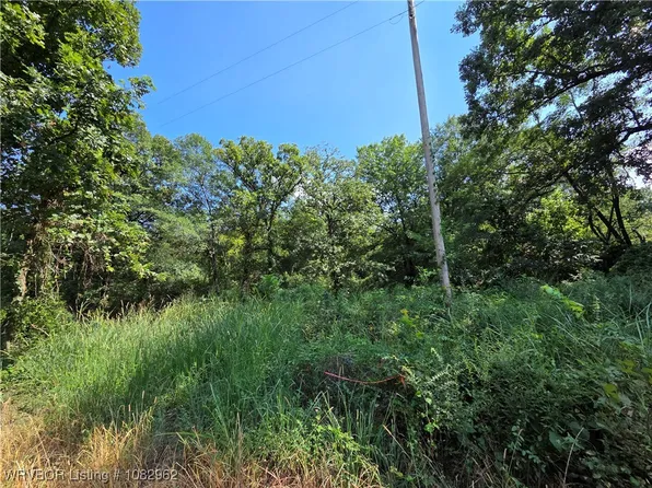 22001 Highline Rd, Spiro, OK 74959