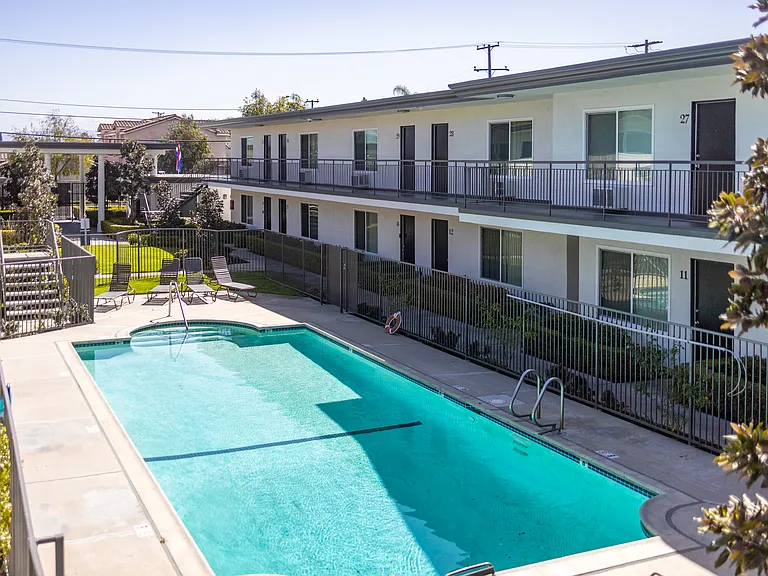 Athenian Apartments — Photo 7