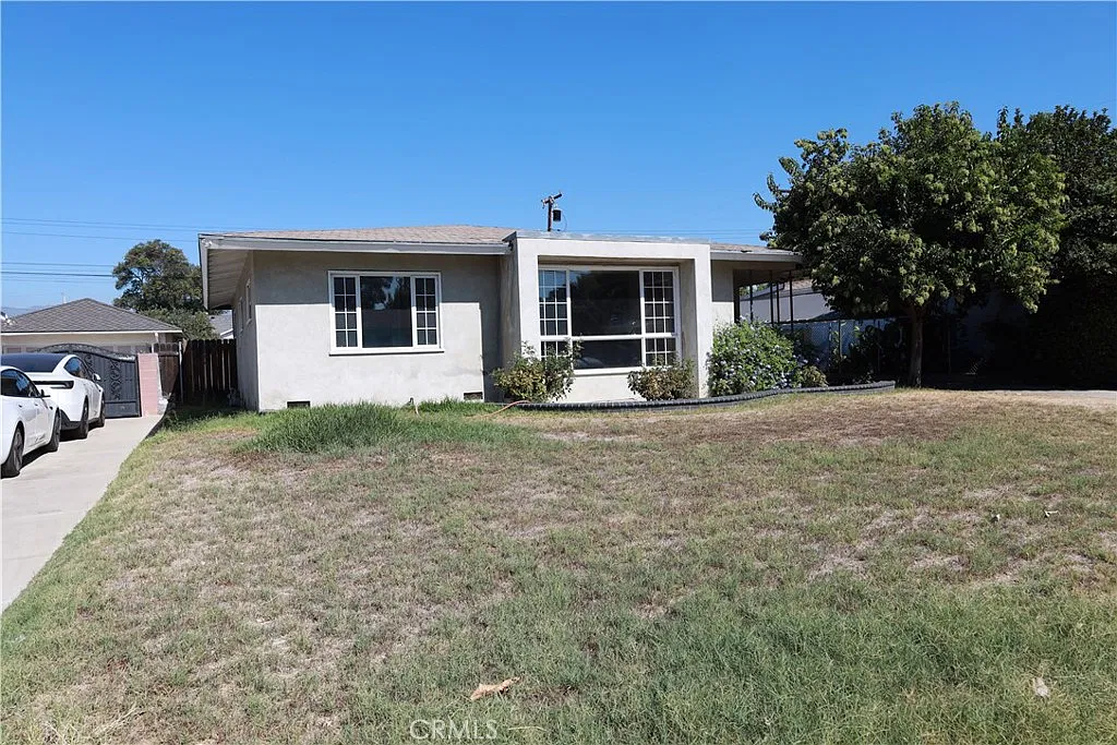 3 bed, 1306 sqft, $4,300 — Photo 2