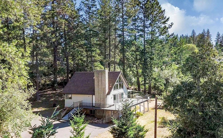 3 Level, 4 Bedroom Angwin Home