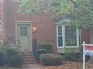 9507 Hunt Square Ct, Springfield, VA 22153