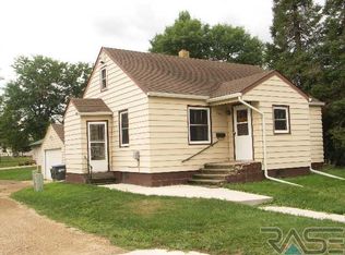 208 E Barck Ave, Luverne, MN 56156