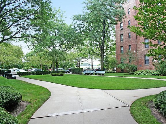 2nd image of 2220 Burnett St APT 1K