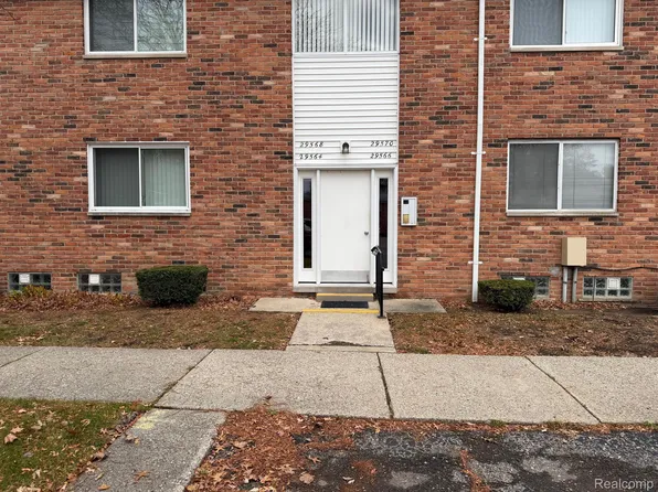 29566 Hoover Rd, Warren, MI 48093
