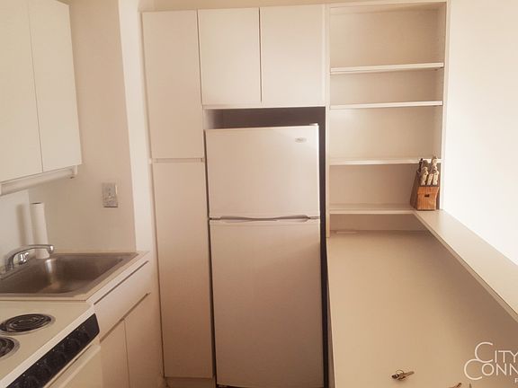3rd image of 312 E 42nd St #1115