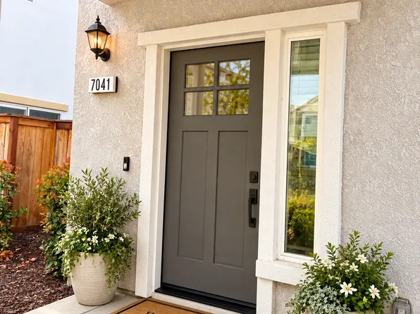 7041 Santa Venetia Pl, Roseville, CA 95747