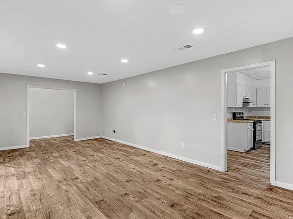 4th image of 2117 Tamara Rd