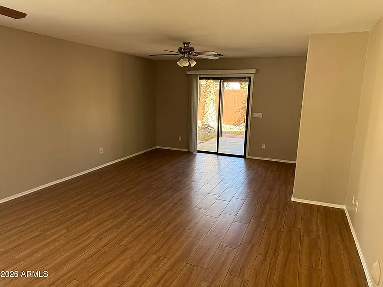 816 W Mid Way — Photo 6