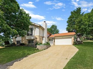 109 Hollybush Ct, Ballwin, MO 63021