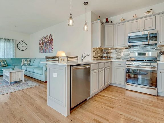 3rd image of 66 Halley Dr