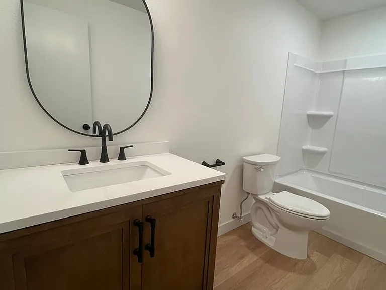 2504 E Augusta St — Photo 30