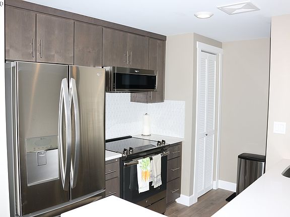 4th image of 701 Columbia St APT 311