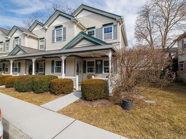 182 Merrick Rd Unit 4, Amityville, NY 11701