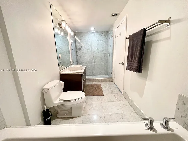 253 NE 2nd St #2506 — Photo 31