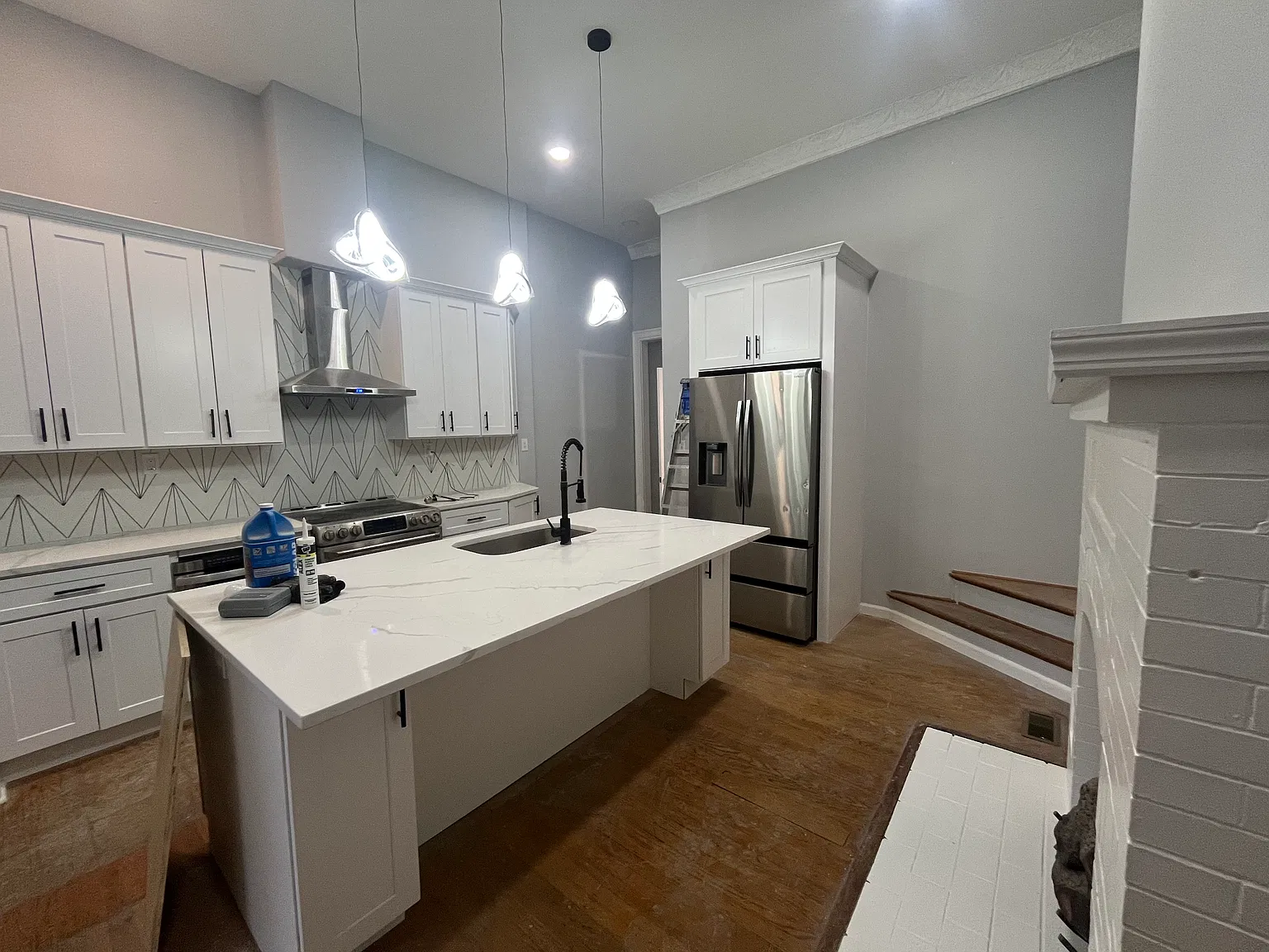 9 bed, 6000 sqft, $8,000 — Photo 3