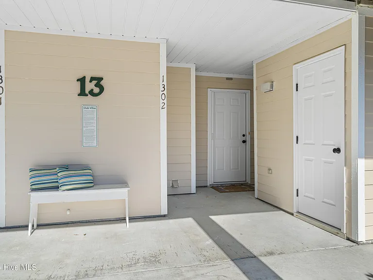 3350 Club Villas Dr #1302 — Photo 2