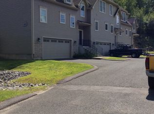 320 Turkey Hill Rd, Northampton, MA 01062