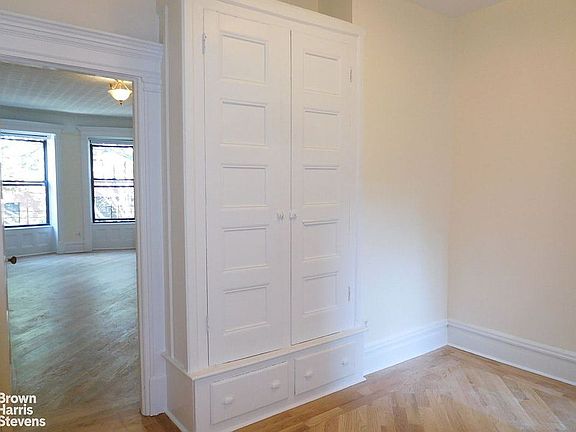 4th image of 486 4th St APT 3L