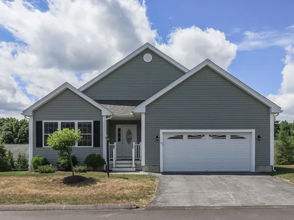 9 Mulberry Lane, Hooksett, NH 03106
