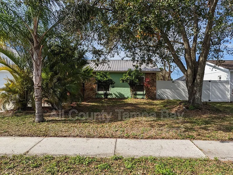 3 bed, 2.0 bath, 1554 sqft, $2,100 — Photo 1