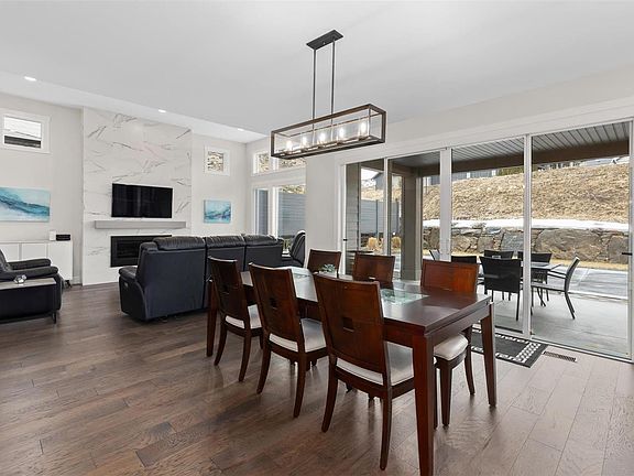 2nd image of 1645 Vincent Pl