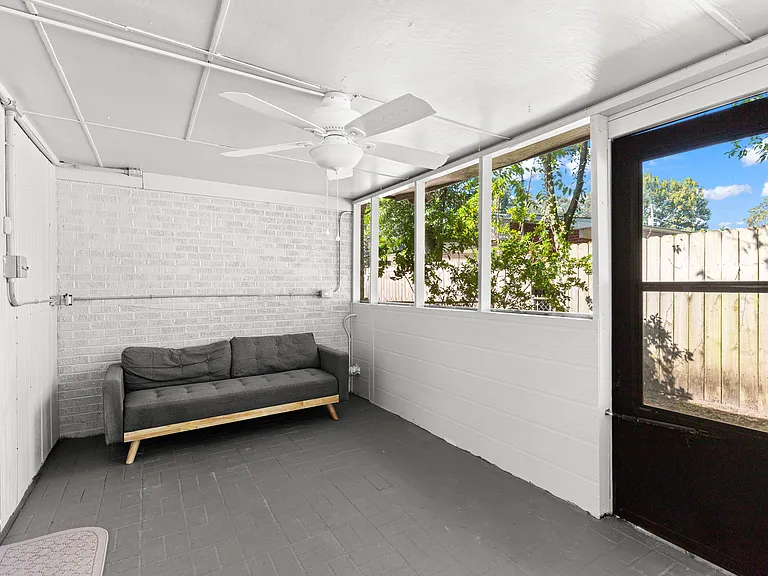 208 Newcastle Dr — Photo 15