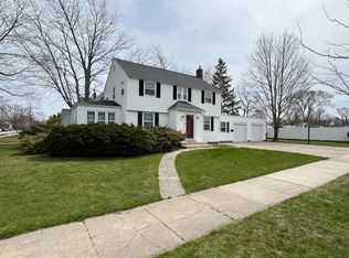 581 Washington Ave, Holland, MI 49423