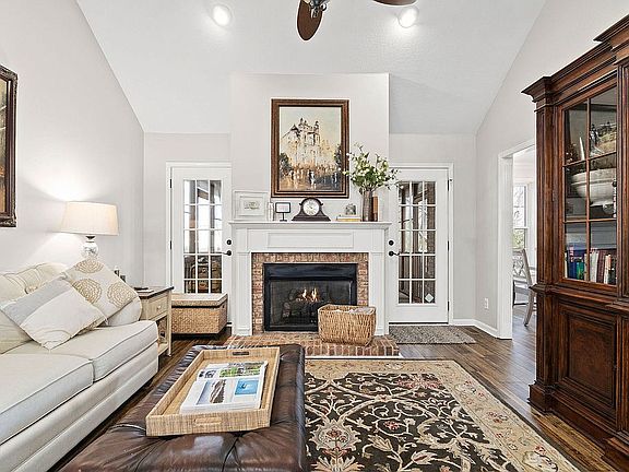 3rd image of 2569 Stone Briar Dr
