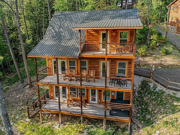 2nd image of 1009 Silver Poplar Ln