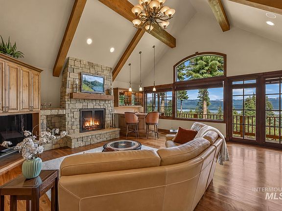 3rd image of 1426 Club Hill Blvd