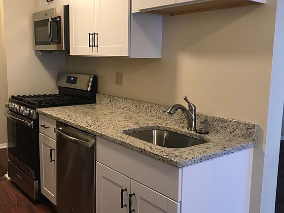 3rd image of 70 Shrewsbury Green Dr Unit B