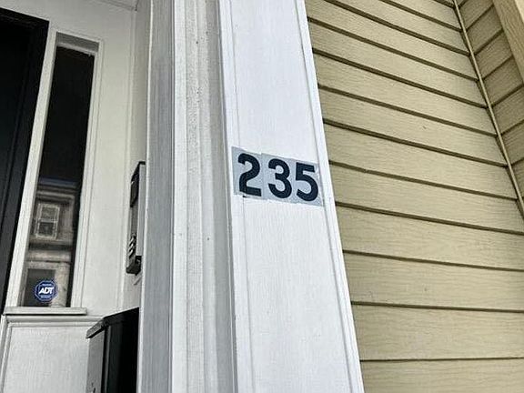 5th image of 235 Saratoga St